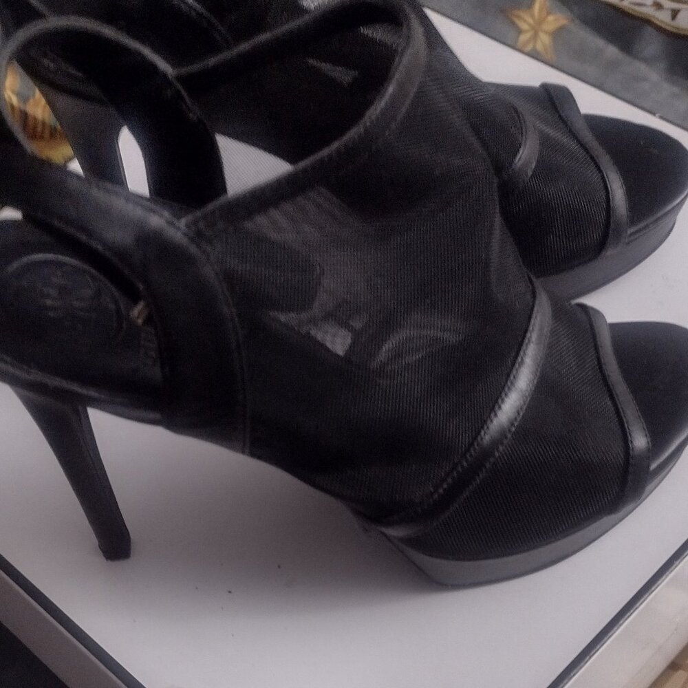 Guess black strappy leather heels. Beautiful ❤️